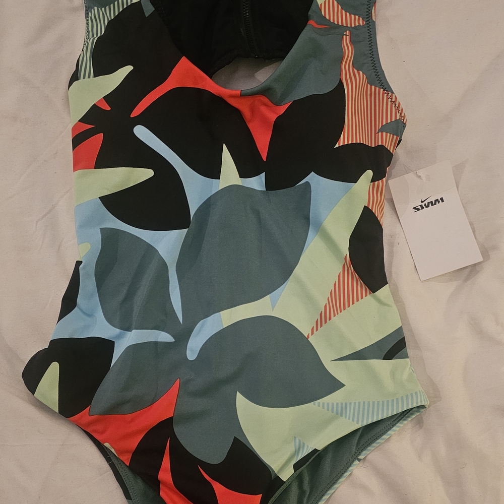 Nike One Piece in Black and Green.